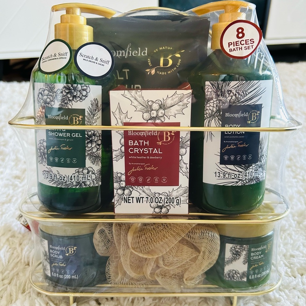 NWT 8 Piece Bath Set